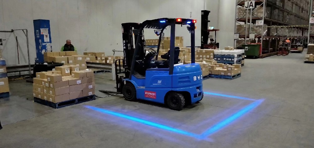 ELECTRIC COUNTERBALANCE FORKLIFT